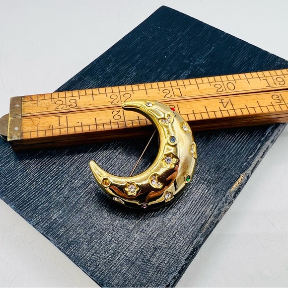 Vintage gold tone crescent moon brooch pin rhinestones celestial - Picture 3 of 6